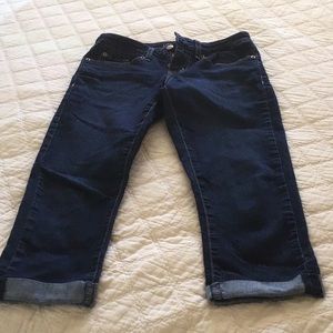 Levi Signature cropped Jean size gently used